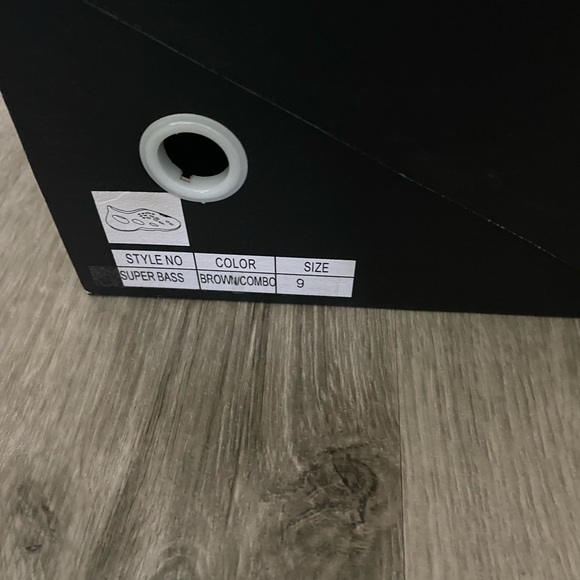 Fashion Nova unisex slides - Picture 5 of 5